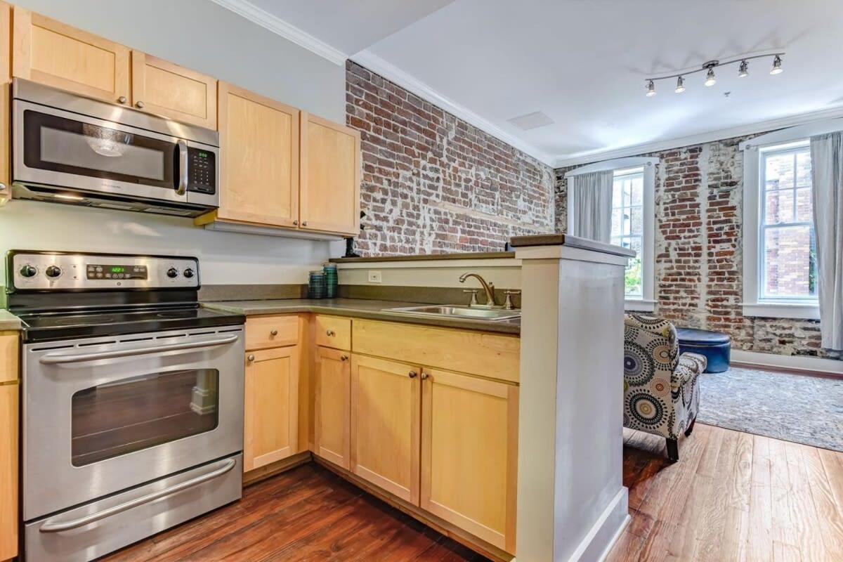 E Bay St Loft By City Market And River Street Savannah Exterior photo